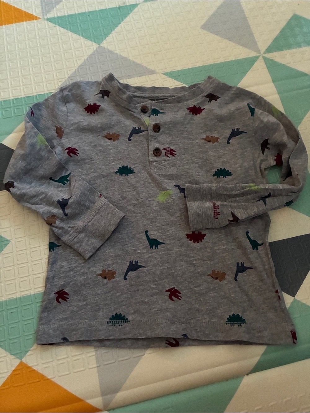 20/25$ 🧸 Kids Long Sleeve Gray Dinosaur Henley Shirt